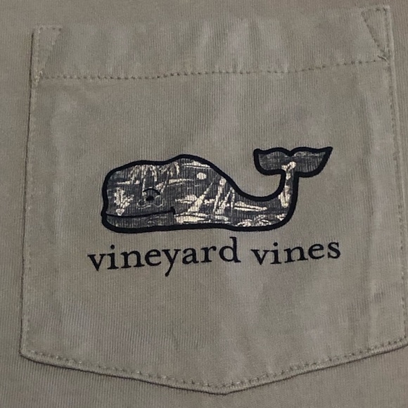 Vineyard Vines T-Shirt - Picture 1 of 4
